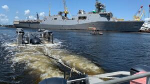 تفنگداران دریایی که برای اثبات ارزش کشتی های آبی خاکی تحت فشار هستند، به دنبال اضافه کردن پهپادها هستند