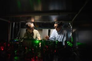Quantenverschränkung verdoppelt die Mikroskopauflösung – Physics World