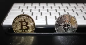 Düzenleyici Baskı Etkisi: Bitcoin ve Ether Rezervleri ABD Borsalarında %50'nin Altına Düştü