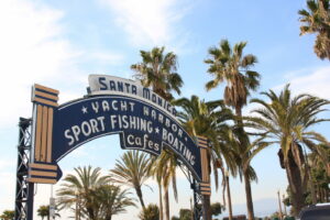 Il primo dispensario autorizzato di Santa Monica, in California, apre anni dopo l'approvazione