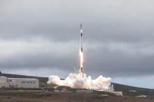 SpaceX здійснила 200-ту посадку ракети після запуску з 72 малими супутниками