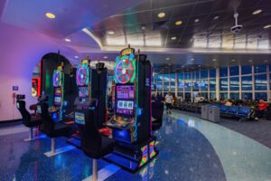 Turist osvojil 1.3 milijona dolarjev jackpota na igralnem avtomatu na letališču Vegas