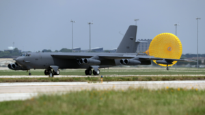 미 공군, B-52의 레이더 현대화 프로그램 착수