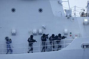 美国、日本、菲律宾海岸警卫队舰艇举行演习