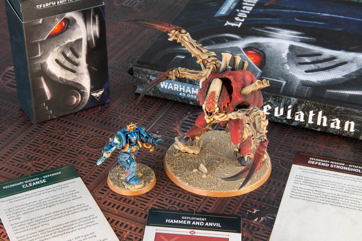 Two pro-painted miniatures from Warhammer 40,000: Leviathan, a hardcover rulebook, and an assortment of mission cards.