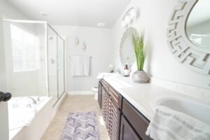 10 łatwych sposobów, aby Twoja łazienka wyglądała na kosztowną