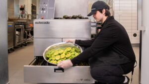 O novo robô da Chipotle pode preparar 25 quilos de abacates na metade do tempo que um ser humano leva