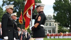David Bergerin matka laivaston ROTC:stä "rohkeimmaksi" merijalkaväen komentajaksi