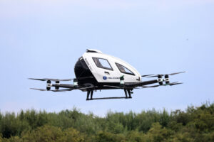 Erster europäischer Transport von Blutbeuteln per Zweisitzer-Drohne in Sint-Truiden, Belgien