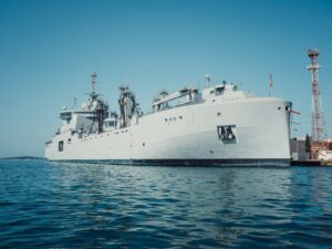De Franse marine ontvangt het eerste nieuwe bevoorradingsschip dat onder programma staat met Italië