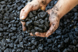 A demanda global por carvão quebrou recordes em 2022, com mais crescimento esperado em 2023