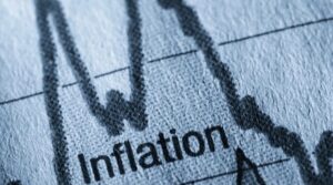 Halvdelen af ​​britiske handlende kæmper med inflationen, søger besparelser