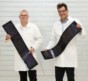 تكشف جامعة هاسيلت وشركة EnFoil التابعة لشركة imec عن ألواح شمسية رفيعة ومرنة من CIGS