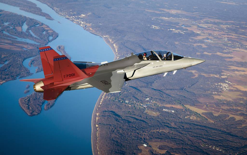 يدفع مشروع قانون دفاع مجلس النواب القوات الجوية الأمريكية بشأن توفر طائرة تدريب