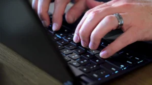 Hvordan låse tastaturet: en trinn-for-trinn-veiledning