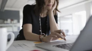 Cách kiếm tiền nhanh như phụ nữ: Mở khóa thành công tài chính trực tuyến