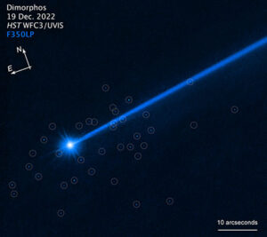 哈勃望远镜看到巨石从小行星二形态中逃逸