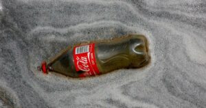 Является ли Coca-Cola худшим загрязнителем пластика в Великобритании? | Гринбиз