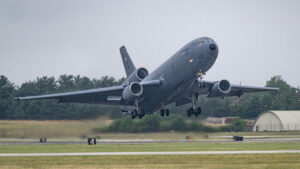 Joint Base McGuire прощается со своим последним удлинителем KC-10