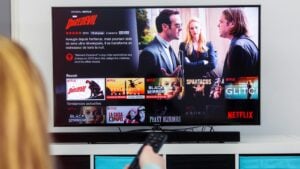 Netflix haluaa maksaa 900,000 XNUMX dollaria tekoälytyötä näyttelijöiden lakon keskellä