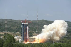 Bir çift Çin lansmanı, düz panel uyduyu ve yeni casus uydularını yörüngeye yerleştirdi