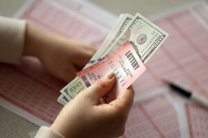 Õiguspärane omanik saab tagasi varastatud 3 miljoni dollari suuruse võitnud loteriipileti