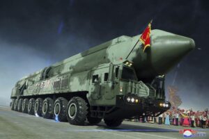 Se våbnene udstillet under Nordkoreas militærparade