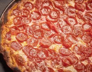 Фірмові смаки: представлення смачних пропозицій у меню піци Ентоні, що працює на вугіллі - GroupRaise