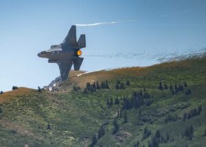 Ein Softwarefehler während der Turbulenzen verursachte den Absturz einer F-35 der Air Force in Utah