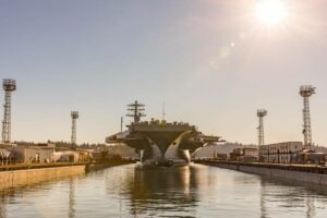 Das angeschlagene U-Boot Connecticut kehrt nach der Modernisierung des Trockendocks zur Wartung zurück