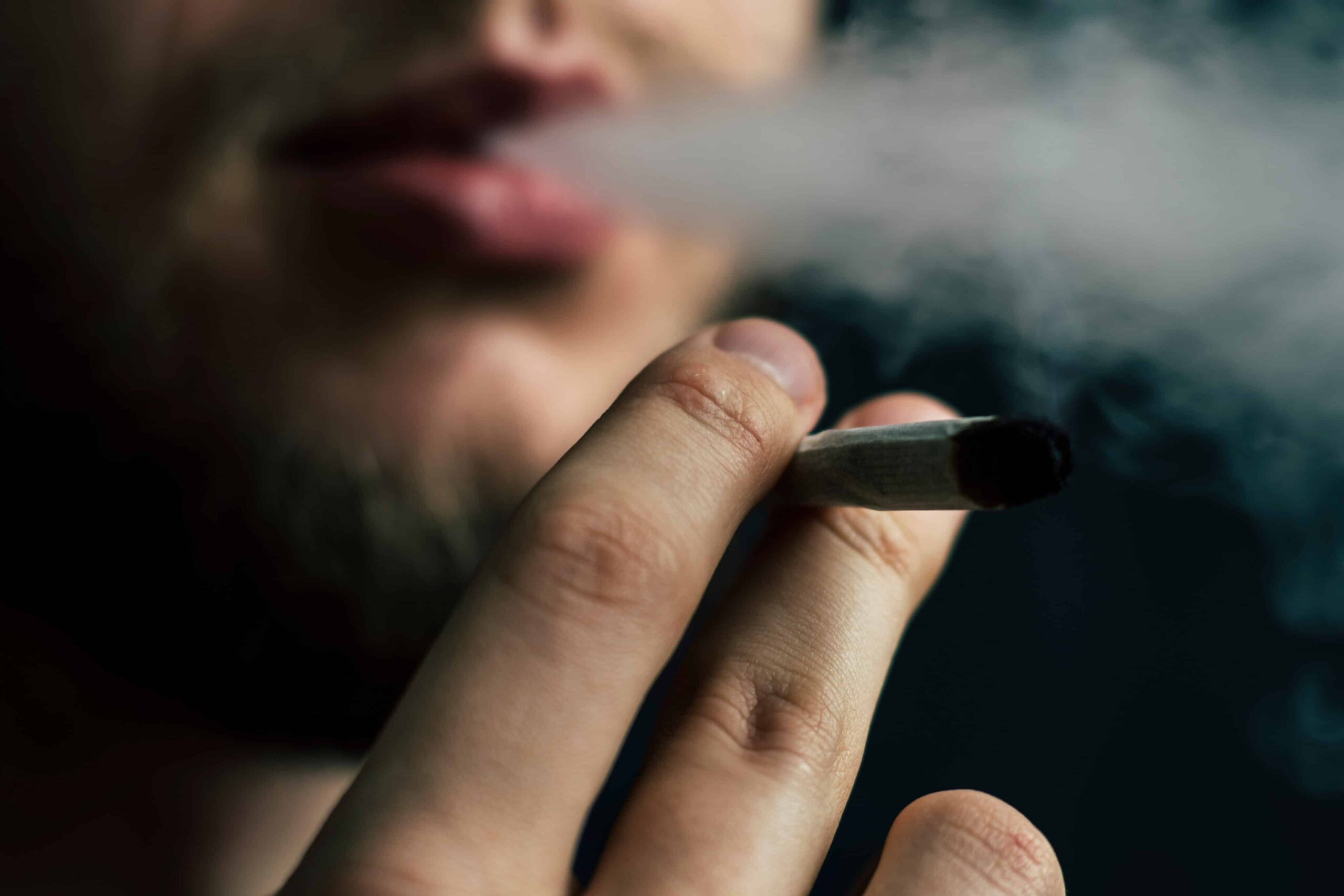 研究发现 14% 的人因工作受伤而吸食大麻