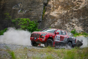 Das Team Mitsubishi RALLIART stellt sich mit dem brandneuen Triton-Rallyeauto der Herausforderung, in Folge Asien-Cross-Country-Rallye-Siege zu erringen