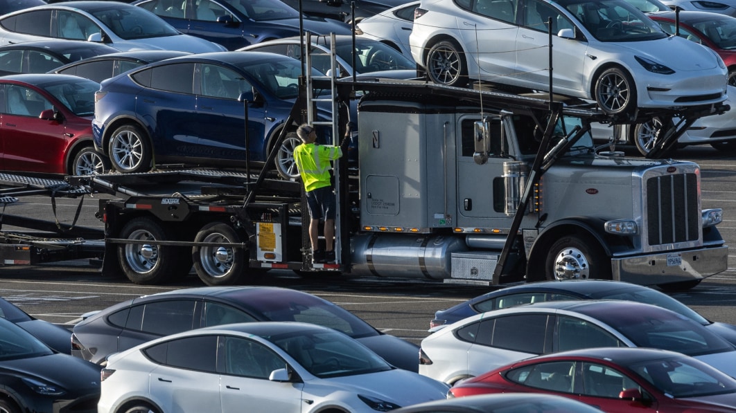 Tesla utnyttjar Biden-skatteavdrag för att kompensera prissänkningar på elbilar - Autoblogg