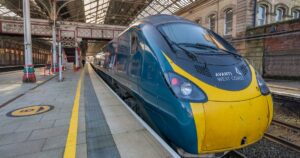 "اقتصاد پیچ ​​خورده": قطارهای بریتانیا 4 برابر گرانتر از هواپیماها | گرین بیز