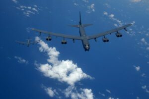 미국, 핵 탑재 가능한 폭격기 한반도로 비행