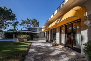 Villa i den portugisiske by, der inspirerede Ian Flemings 007, kræver 7 millioner dollars