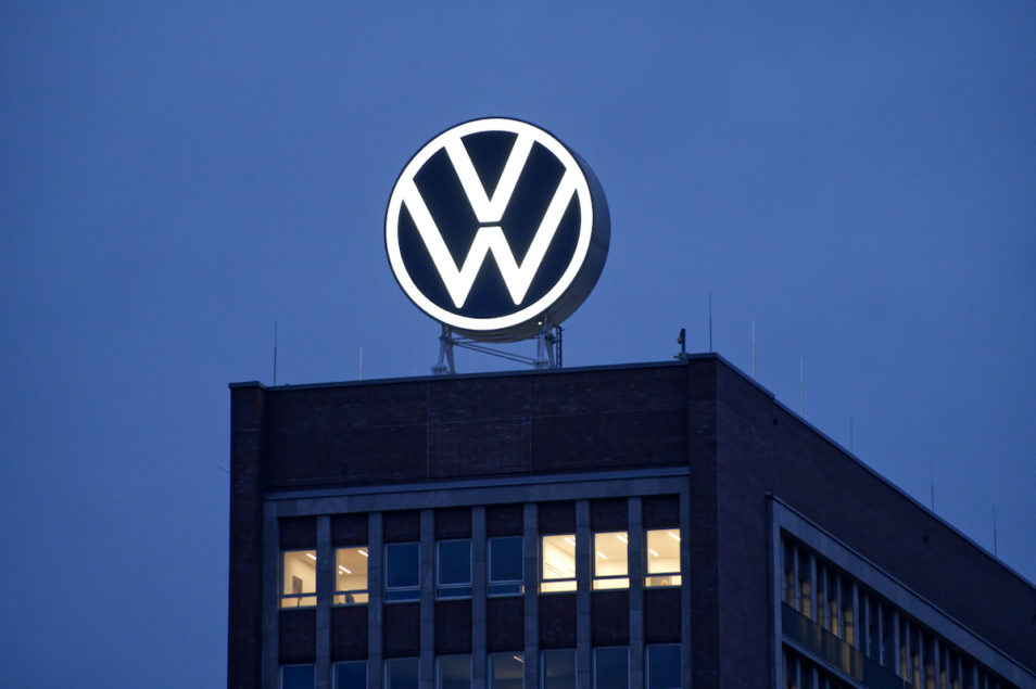 Volkswagen alentaa vuoden 2023 toimitustavoitetta toimitusketjun ongelmien vuoksi