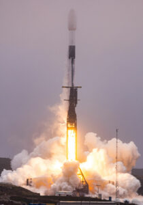 El lanzamiento de la costa oeste pone en órbita 48 satélites de Internet Starlink más