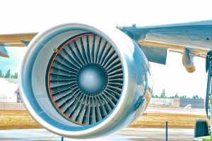Hva er en turbojetmotor og hvordan fungerer den?