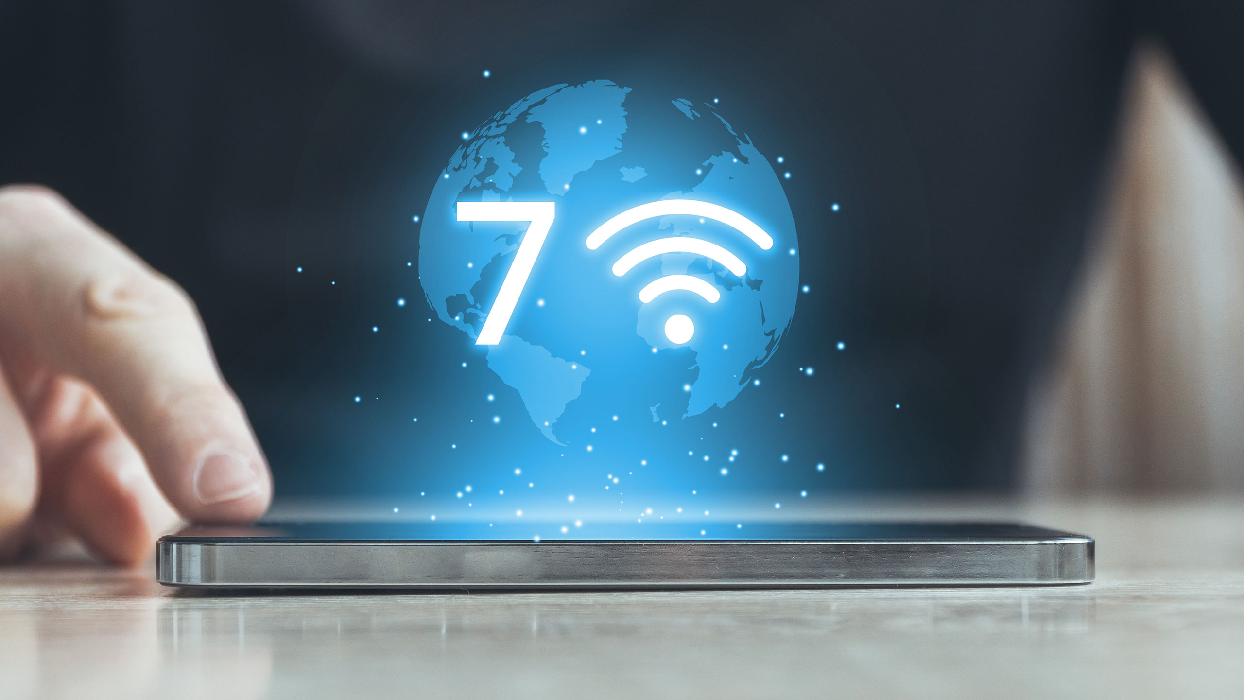 Moderne Wi-Fi-Technologie Version 7. Hochgeschwindigkeits-Wireless-Internet. Person klickt auf Smartphone