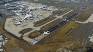 سڈنی ائیرپورٹ دوبارہ 1 رن وے پر نیچے آنے کی وجہ سے ہوائیں چل رہی ہیں۔