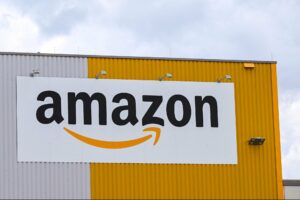 Amazon leikkaa 27 30:stä yksityisten merkkien vaatemerkistä | Yrittäjä