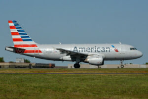Az American Airlines helyreállítja a Boston – New York LaGuardia útvonalat