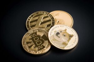 Bitcoin, Ether scad, împreună cu toate primele 10 cripto-uri, după ce reducerea la jumătate a Litecoinului nu reușește să ridice sentimentul pieței