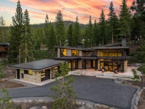 'Camp' Contemporary At Private Lake Tahoe Enclave offre le meilleur de tout à l'extérieur