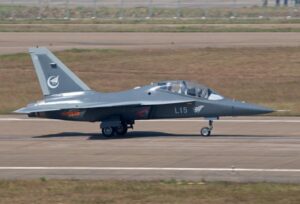 Kína és az Egyesült Arab Emírségek augusztusban lebonyolítják az első közös vadászrepülőgép-fúrót
