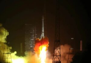 China lanceert de eerste geosynchrone radarsatelliet in een baan om de aarde