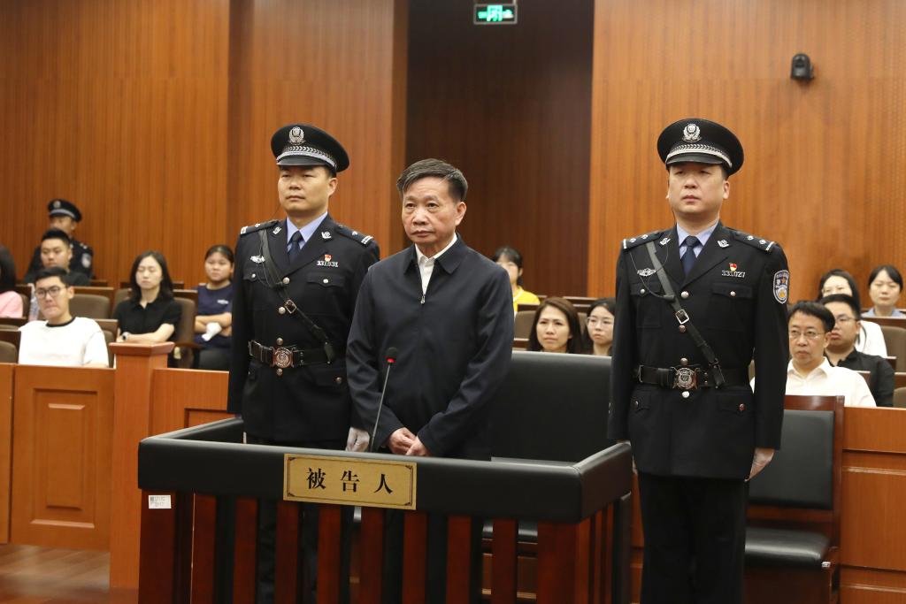 Китайский чиновник приговорен к пожизненному заключению за добычу биткойнов и коррупцию