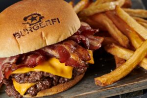 Signatuuripakkumiste uurimine: BurgerFi ikooniliste menüüüksuste esiletõstmine – GroupRaise