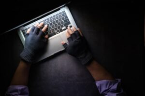 Предотвращение финансового мошенничества: правовые стратегии борьбы с киберпреступностью и служебными преступлениями